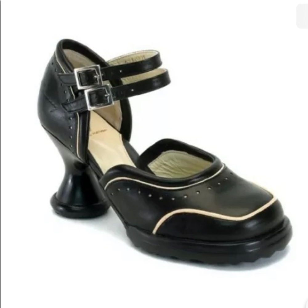 JOHN FLUEVOG QTEE BLACK & CREAM PUMPS DOUBLE BUCKLE STRAP SHOES Size 10